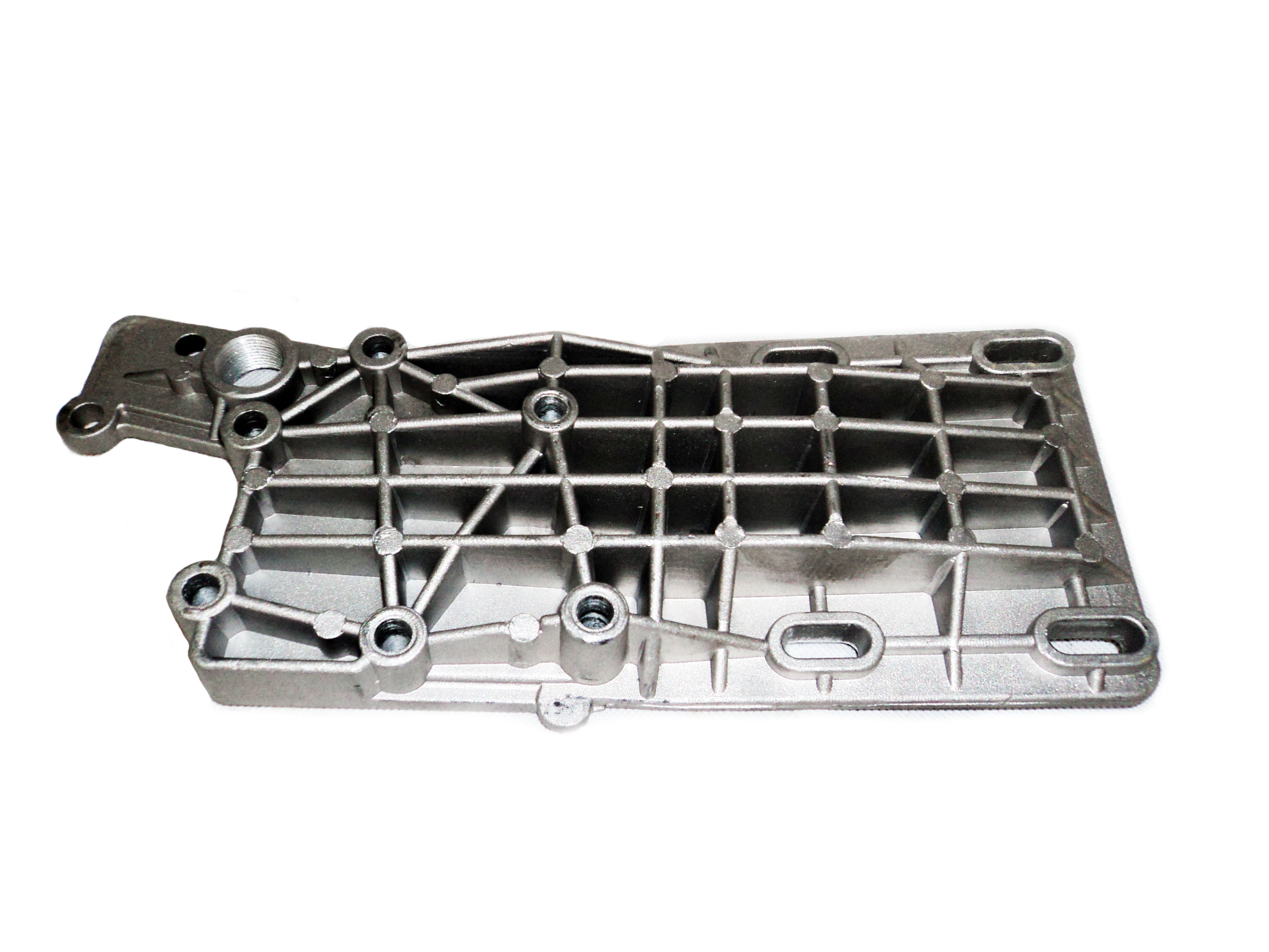 Нижняя крышка картера. Крышка редуктора переднего моста 2123. Крышка картера моста 2123. Нижняя крышка картера. Кронштейн переднего моста 2123.