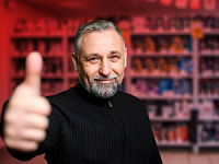 Поговорим о преимуществе покупки автозапчастей и масел в офлайн магазинах.